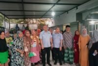 AJP-ASLI saat bersama warga lorong Delima Kelurahan Andonuhu. Foto: Redaksi 