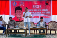 Anggota DPRD Kota Kendari H Inshak Ismail saat memberikan sambutan di acara Reses. Foto : Ist