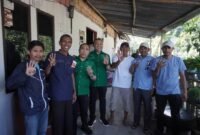 AJP-ASLI berfoto bersama sejumlah masyarakat kelurahan Jati Mekar. Foto : Redaksi 