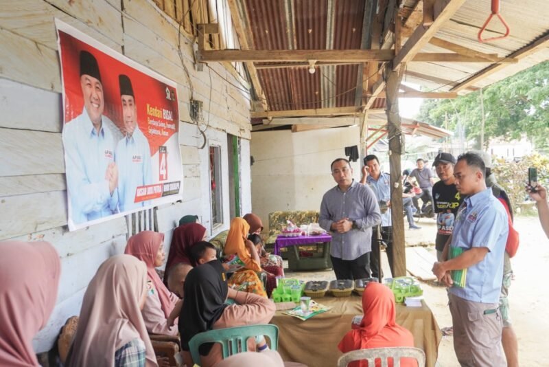 Calon Wakil Wali Kota nomor 4 Andi Sulolipu saat menyampaikan sejumlah program kepada warga. Foto: Ist