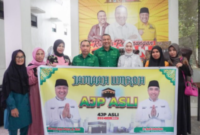 AJP-ASLI berfoto bersama lima warga Kota Kendari yang diberangkatkan ke tanah suci. Foto: Ist