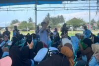Calon Gubernur Sultra nomor urut 2 Andi Sumangerukka saat berkampanye di Kecamatan Iwoumenda Kolaka. Foto: Ist