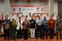 Foto Pengurus PMI Kota Kendari bersama Ketua PMI Sultra H Abdul Rahman Saleh. Foto:Ist