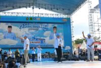 Plt Ketua Umum PPP H Mardiono tengah didampingi ASR-HUGUA di acara Pesta Rakyat Berkah ASR-HUGUA. Foto: Redaksi.