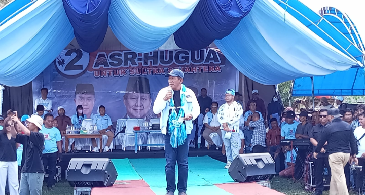Calon Wakil Gubernur Sultra nomor urut 2 Ir Hugua saat kampanye di Lapangan Sepak Bola Kelurahan Walamebeno Wite. Foto: Redaksi.