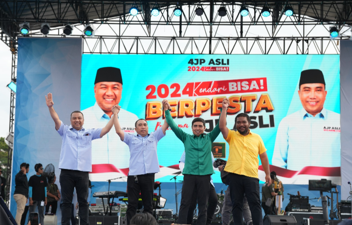 AJP-ASLI bergandengan tangan bersama ketua-ketua partai pengusung. Foto: Redaksi.