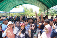 Antusias masyarakat berfoto bersama ASR. Foto : Ist